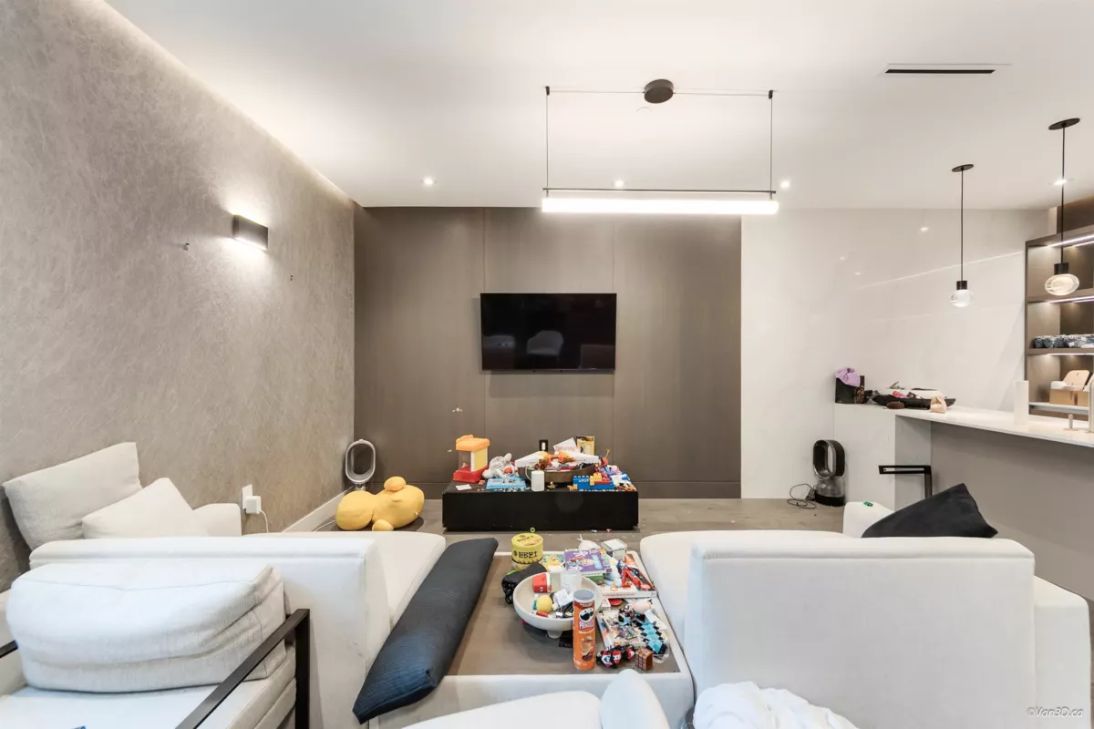 Hallway Photo of 1041 W 53rd Avenue, Vancouver, BC