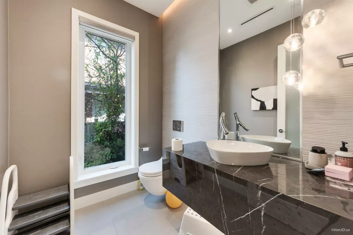 Kitchen Photo of 1041 W 53rd Avenue, Vancouver, BC