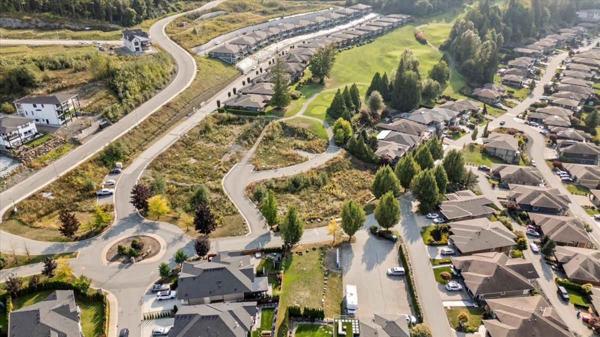 Walk-In Closet Photo of 12 51076 Falls Court, Chilliwack, BC
