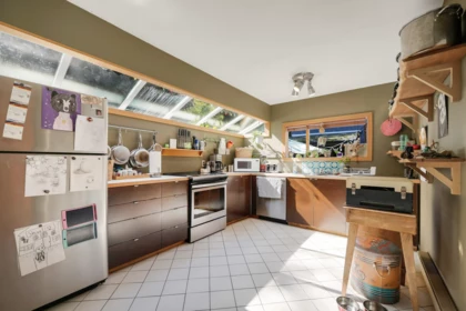 Kitchen Photo of 37791 Third Avenue, Squamish, BC