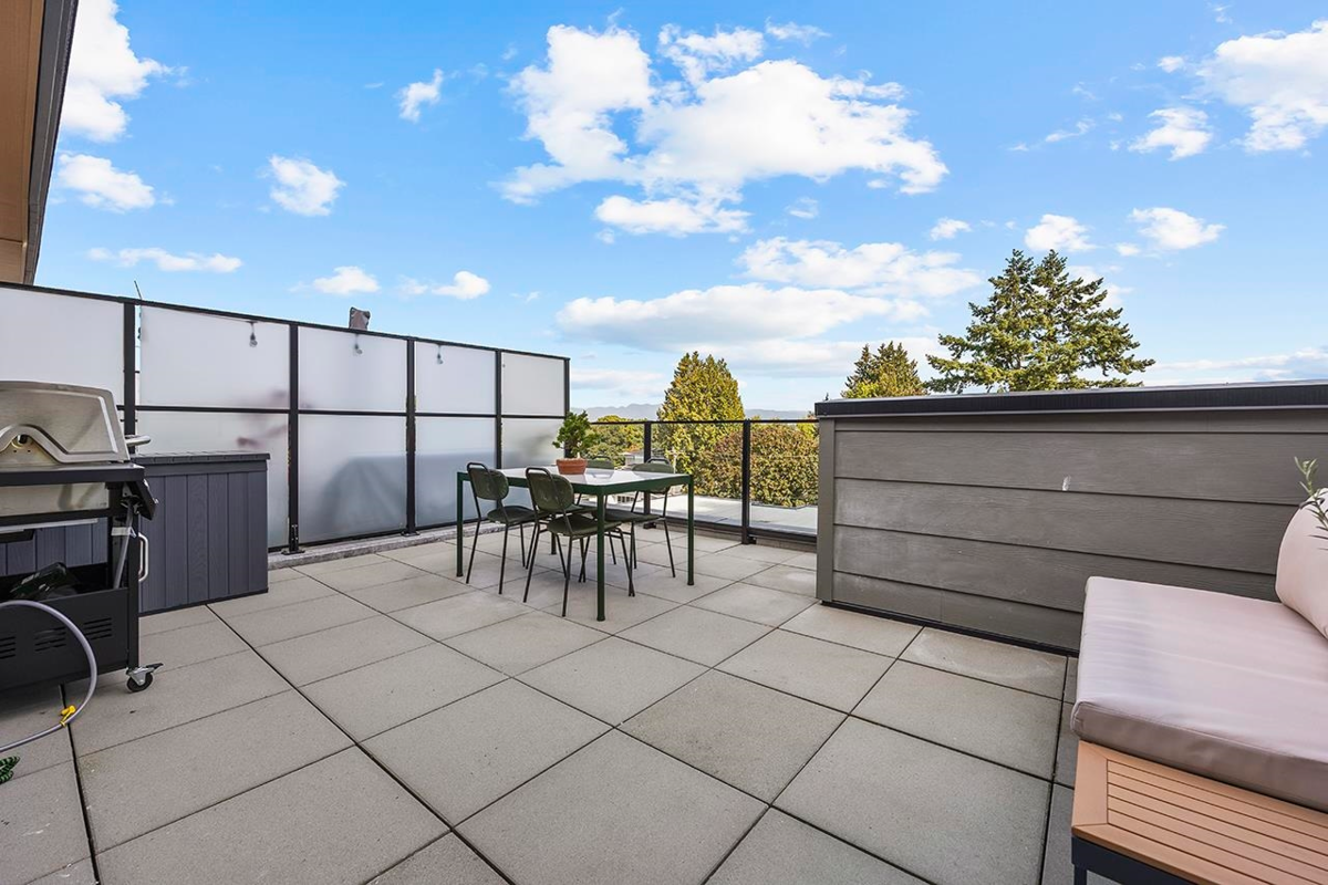 Backyard Photo of 3956 Dumfries Street, Vancouver, BC