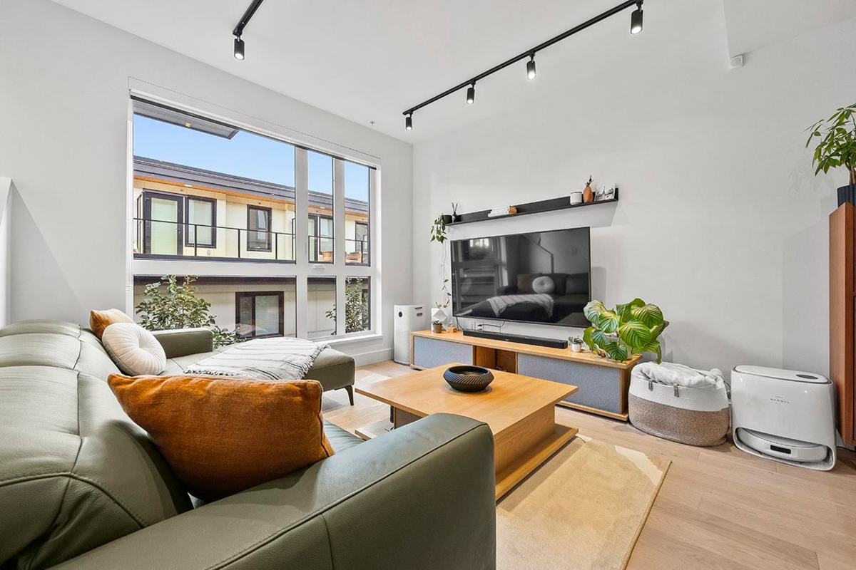 Dining Area Photo of 3956 Dumfries Street, Vancouver, BC