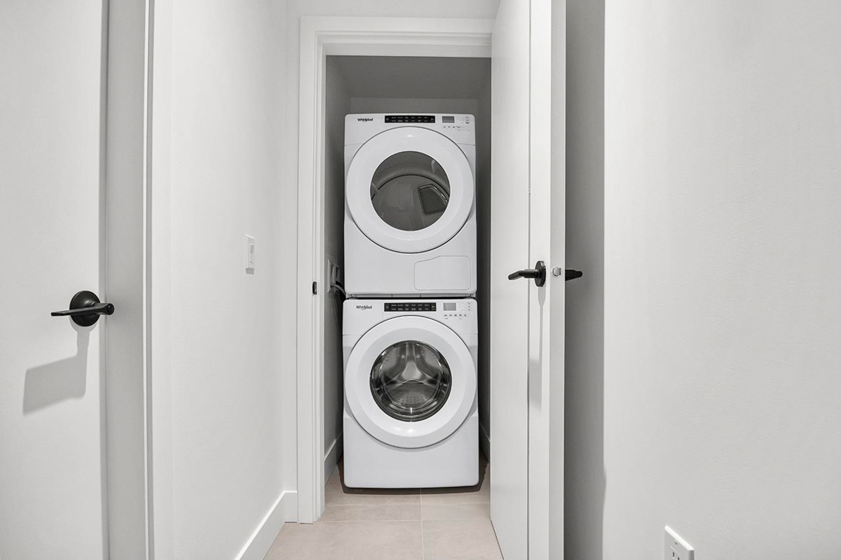 Entry Foyer Photo of 3956 Dumfries Street, Vancouver, BC