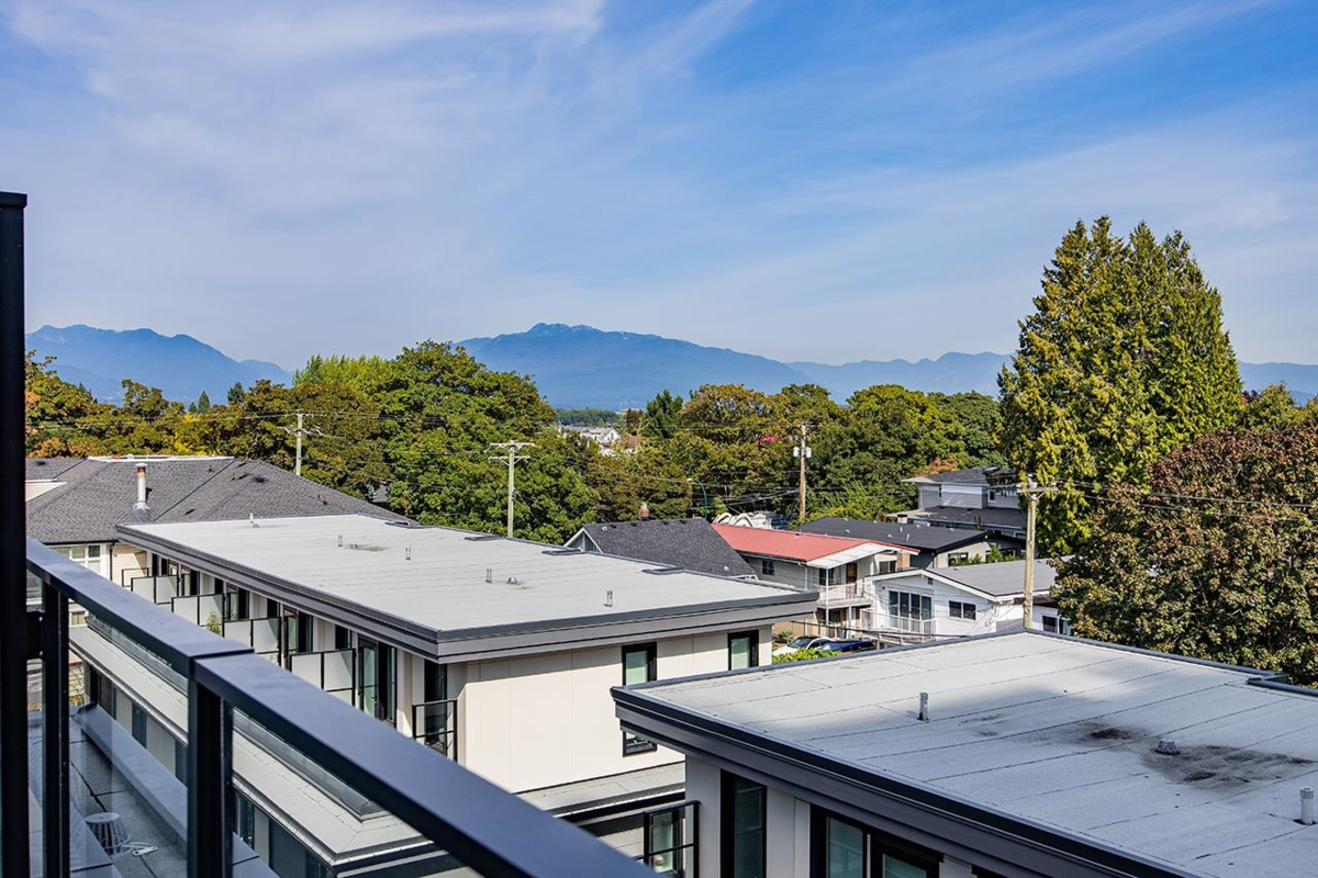 Front Yard Photo of 3956 Dumfries Street, Vancouver, BC