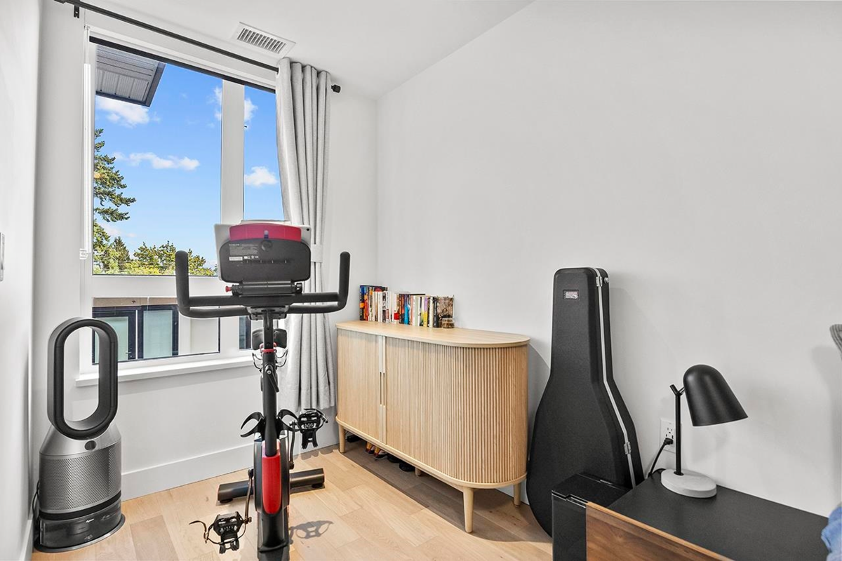 Guest Bathroom Photo of 3956 Dumfries Street, Vancouver, BC