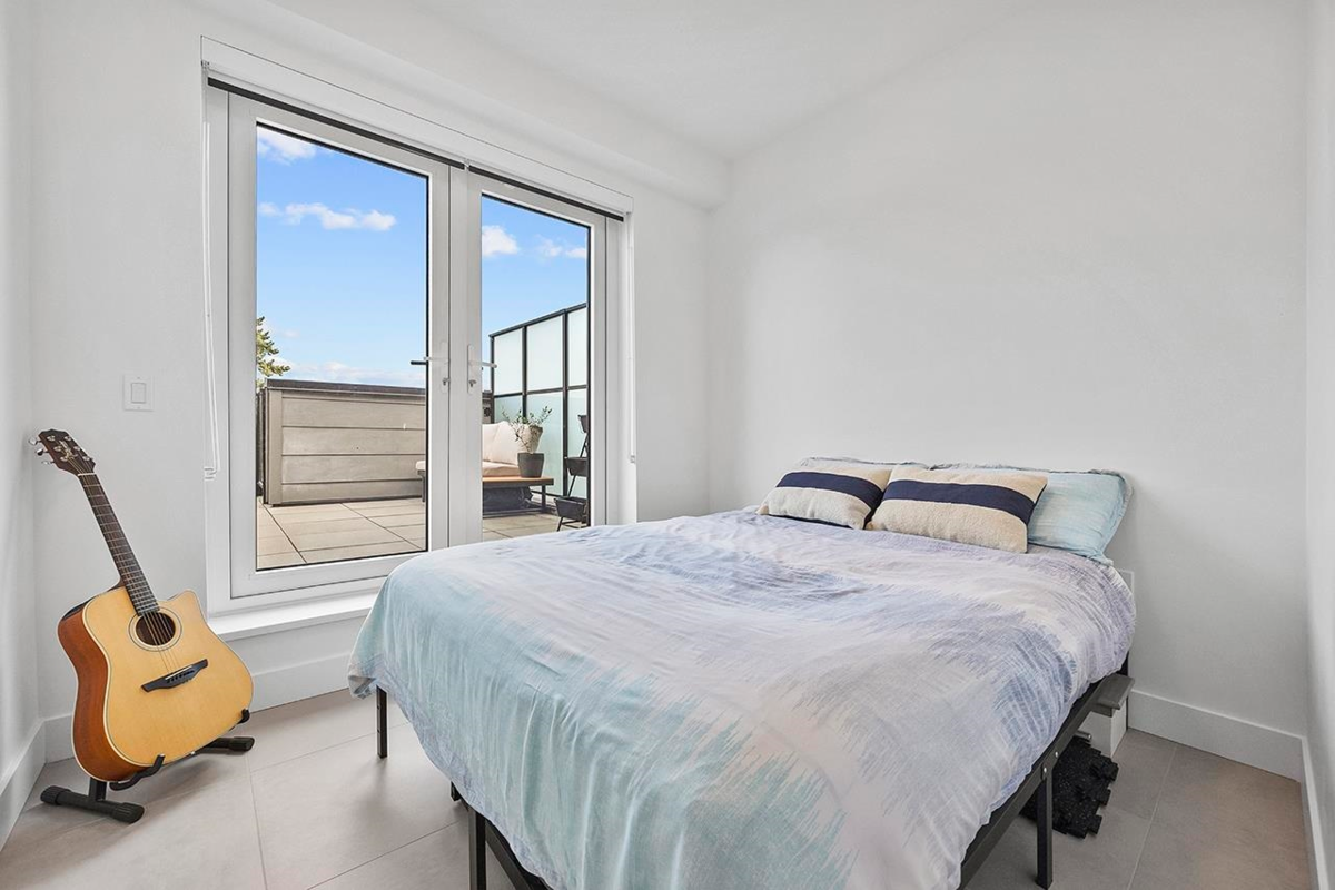 Hallway Photo of 3956 Dumfries Street, Vancouver, BC