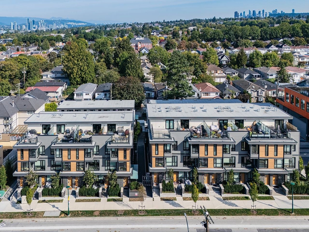 Hot Tub / Spa Photo of 3956 Dumfries Street, Vancouver, BC