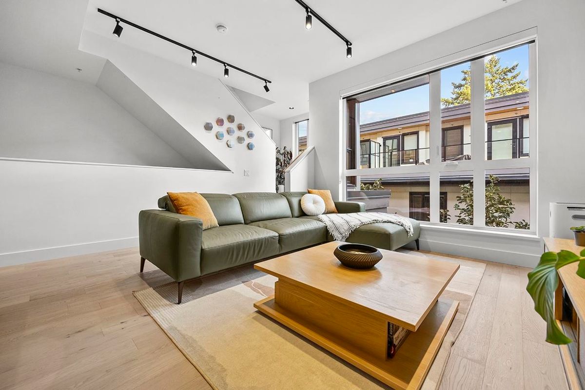 Kitchen Island Photo of 3956 Dumfries Street, Vancouver, BC