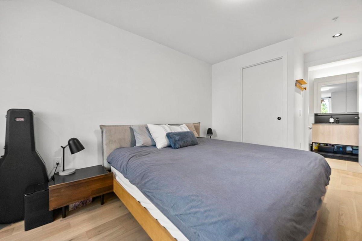 Powder Room Photo of 3956 Dumfries Street, Vancouver, BC