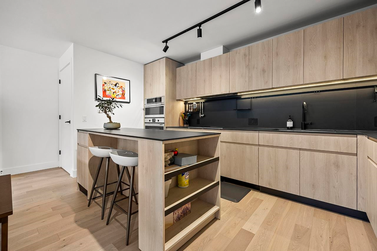 Primary Bathroom Photo of 3956 Dumfries Street, Vancouver, BC