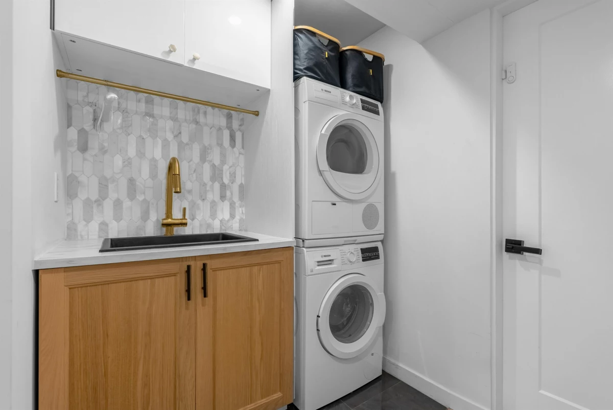 Outdoor Deck Photo of 1835 Arborlynn Drive, North Vancouver, BC