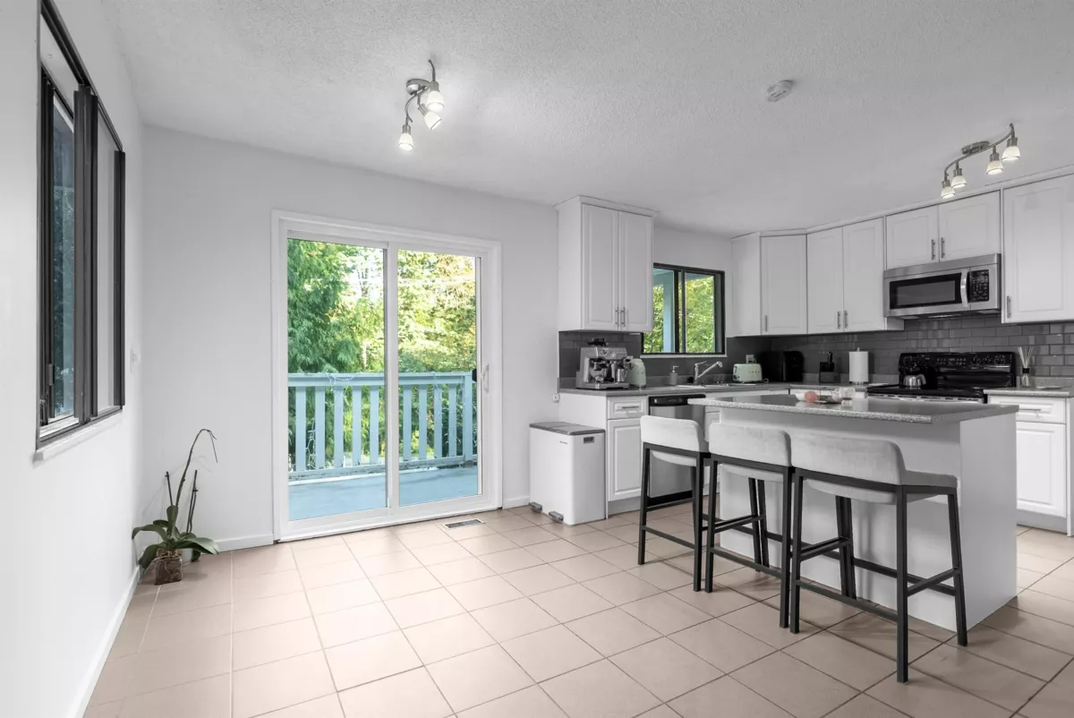 Primary Bathroom Photo of 1835 Arborlynn Drive, North Vancouver, BC