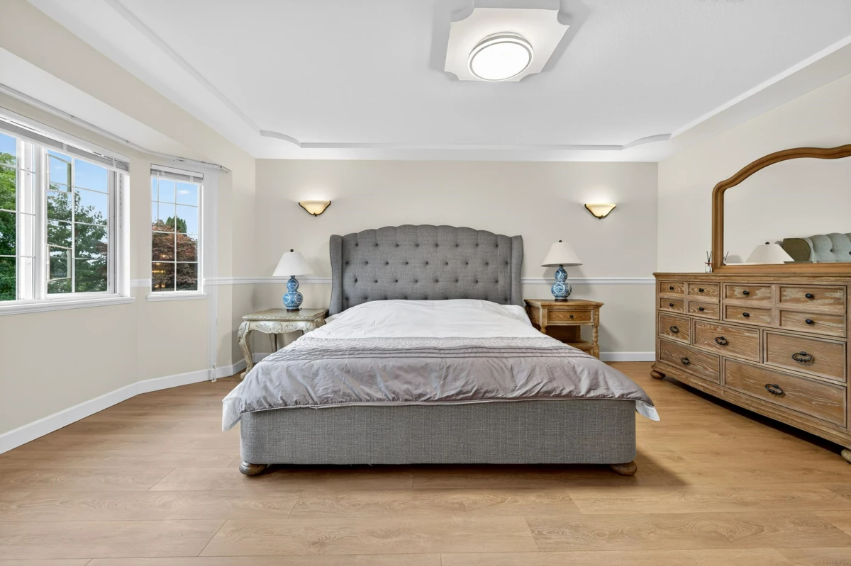 Hallway Photo of 5663 186a Street, Surrey, BC