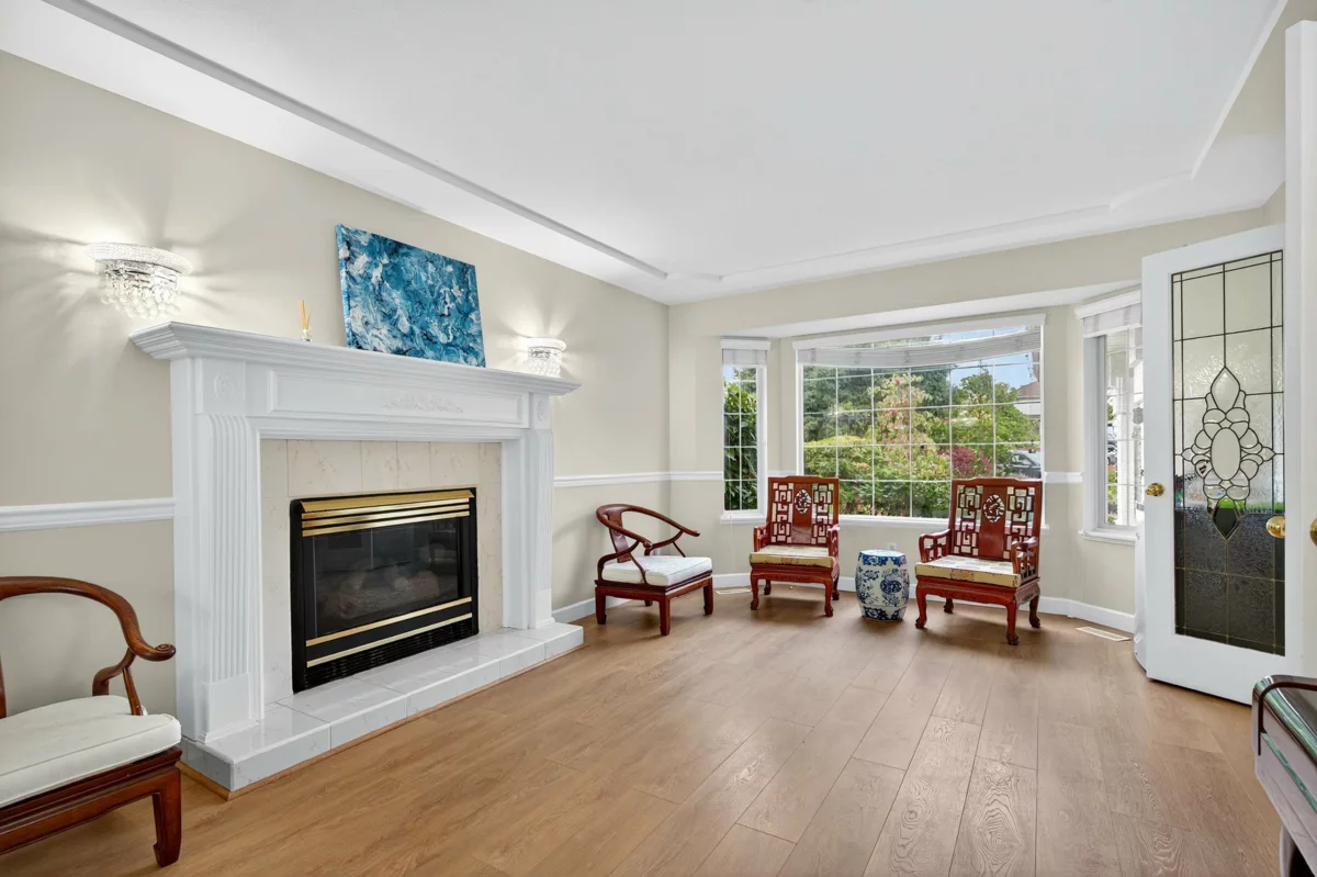 Living Room Photo of 5663 186a Street, Surrey, BC