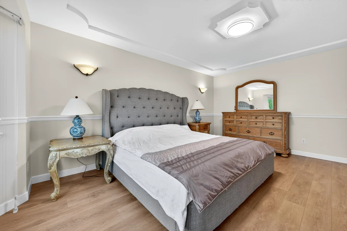 Staircase Photo of 5663 186a Street, Surrey, BC