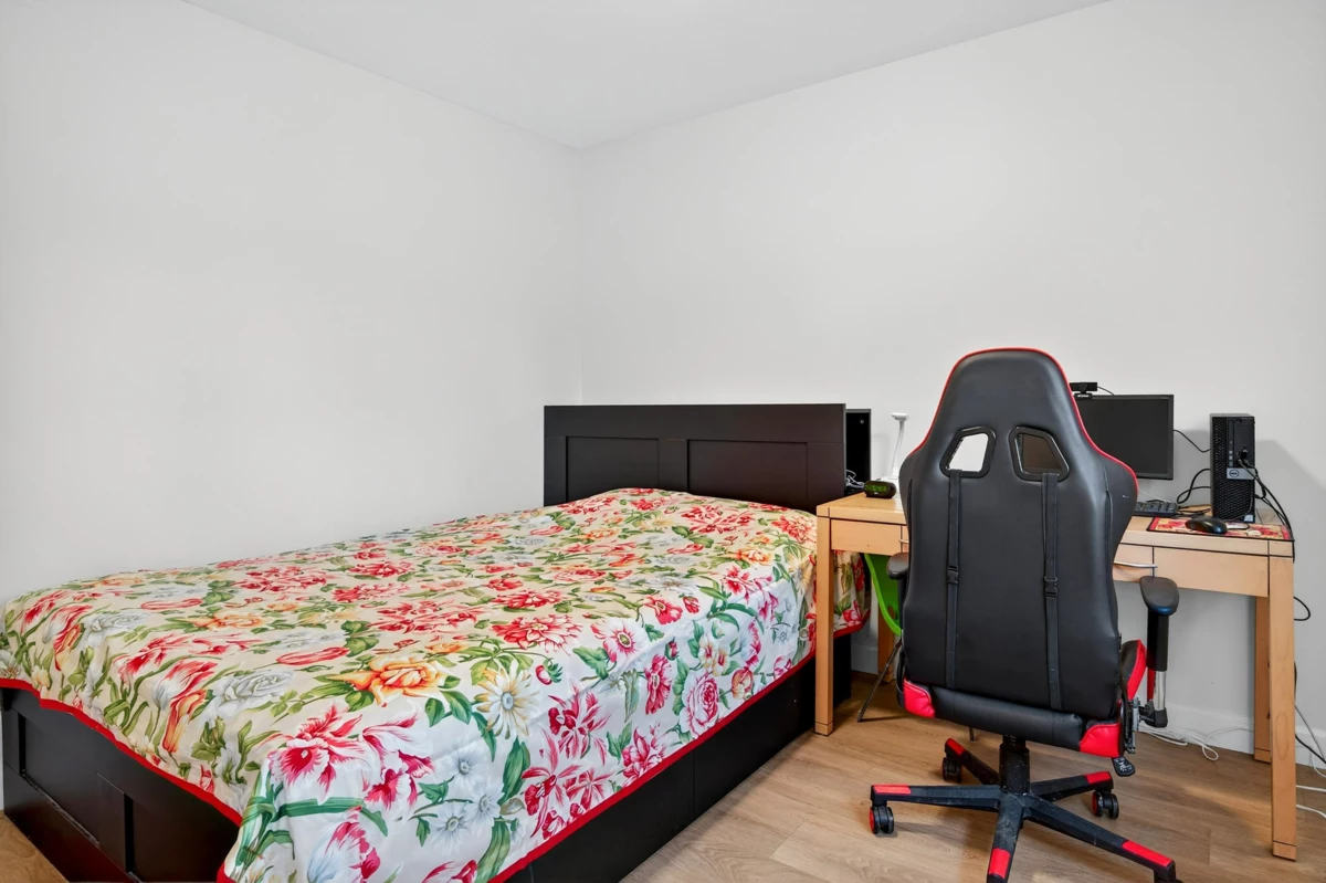 Swimming Pool Photo of 5663 186a Street, Surrey, BC