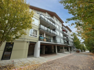 205 13919 Fraser Highway, Surrey, BC, Surrey — Apartment/Condo for sale