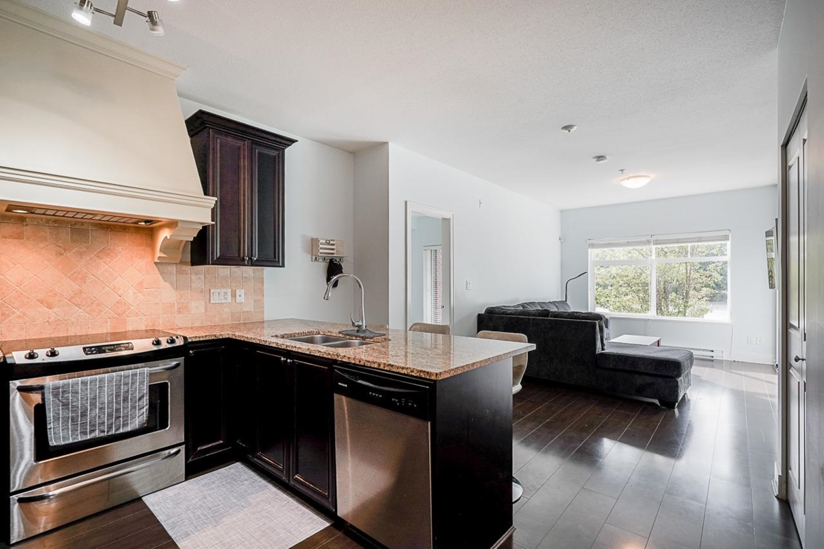 Kitchen Photo of 316 6480 195a Street, Surrey, BC