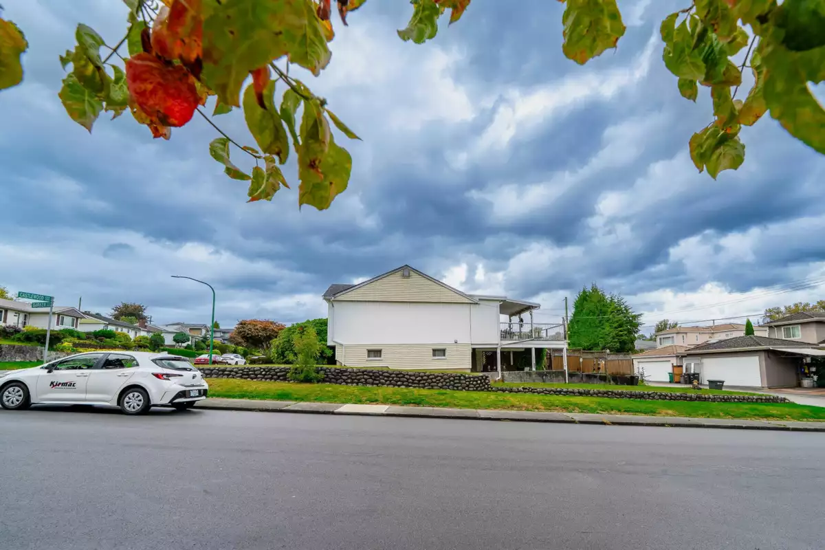 Family Room Photo of 4277 Castlewood Crescent, Burnaby, BC
