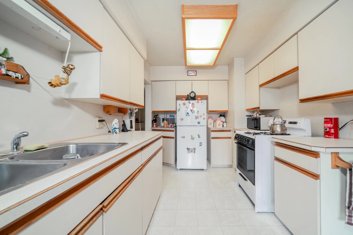 Walk-In Closet Photo of 4277 Castlewood Crescent, Burnaby, BC