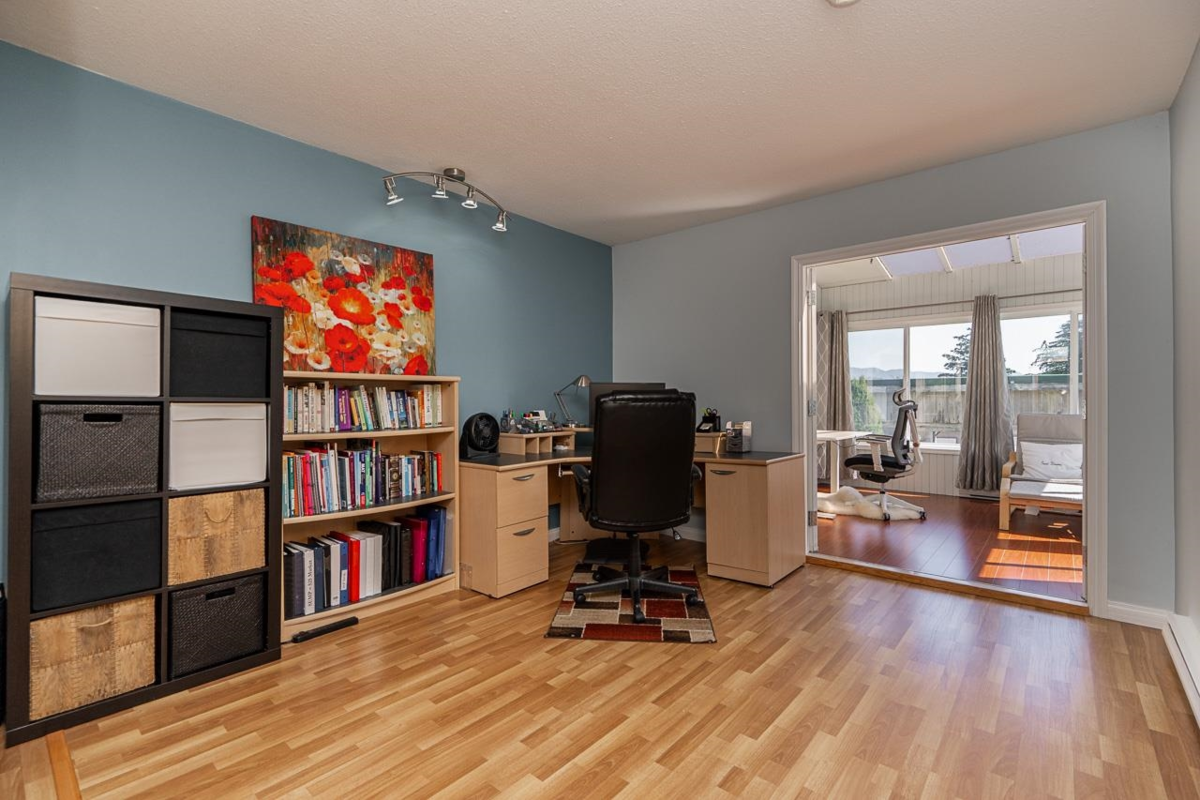 Entry Foyer Photo of 6094 Walker Avenue, Burnaby, BC