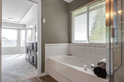 16948 Friesian Drive, Surrey, BC, Surrey — Single Family Residence for sale