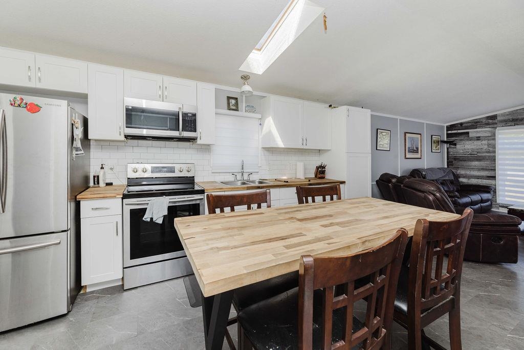 Kitchen Island Photo of 69 1413 Sunshine Coast Highway, Gibsons, BC
