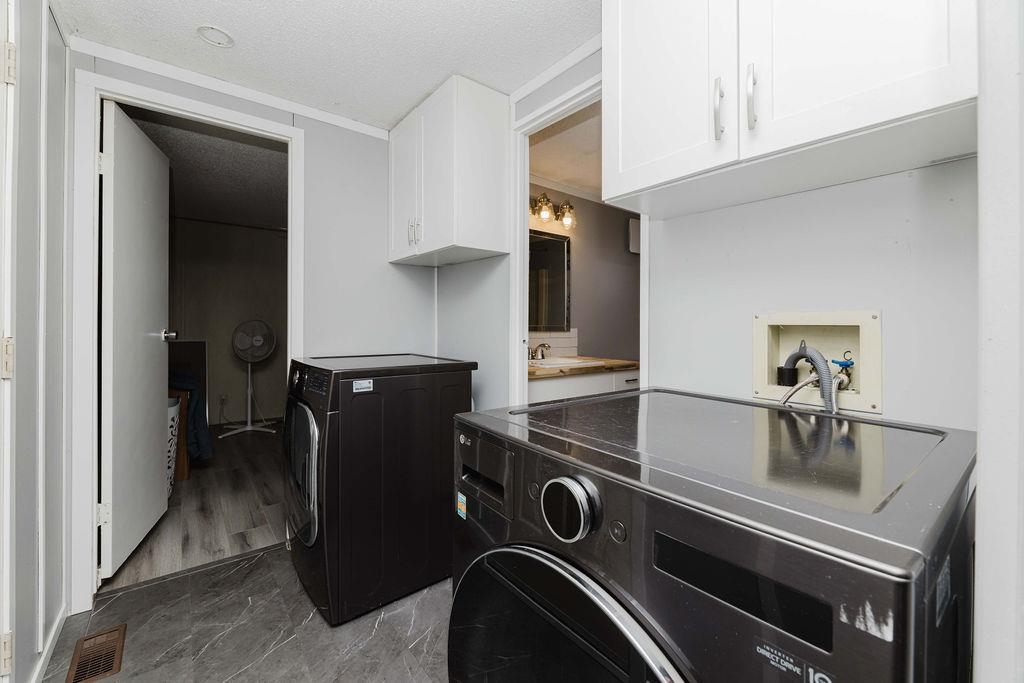 Primary Bathroom Photo of 69 1413 Sunshine Coast Highway, Gibsons, BC