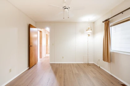 Basement Recreation Room Photo of 24 15875 20 Avenue, Surrey, BC