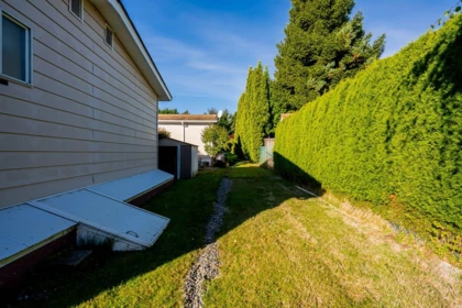 Front Yard Photo of 24 15875 20 Avenue, Surrey, BC