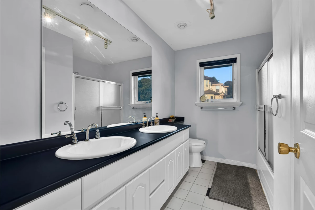 Basement Recreation Room Photo of 7880 154 Street, Surrey, BC