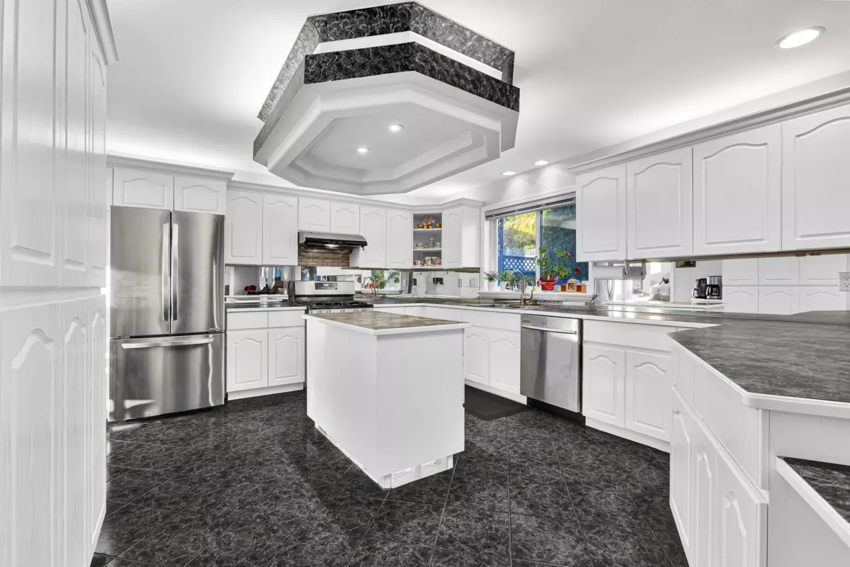 Breakfast Nook Photo of 7880 154 Street, Surrey, BC