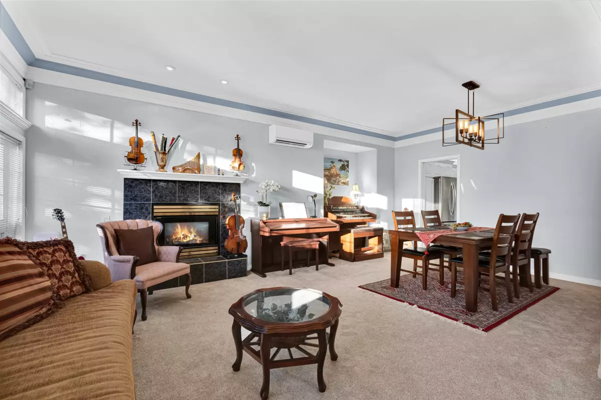 Dining Area Photo of 7880 154 Street, Surrey, BC