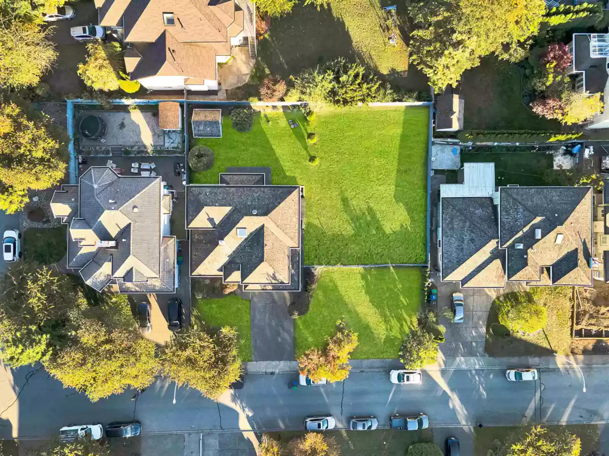 Living Room Photo of 7880 154 Street, Surrey, BC