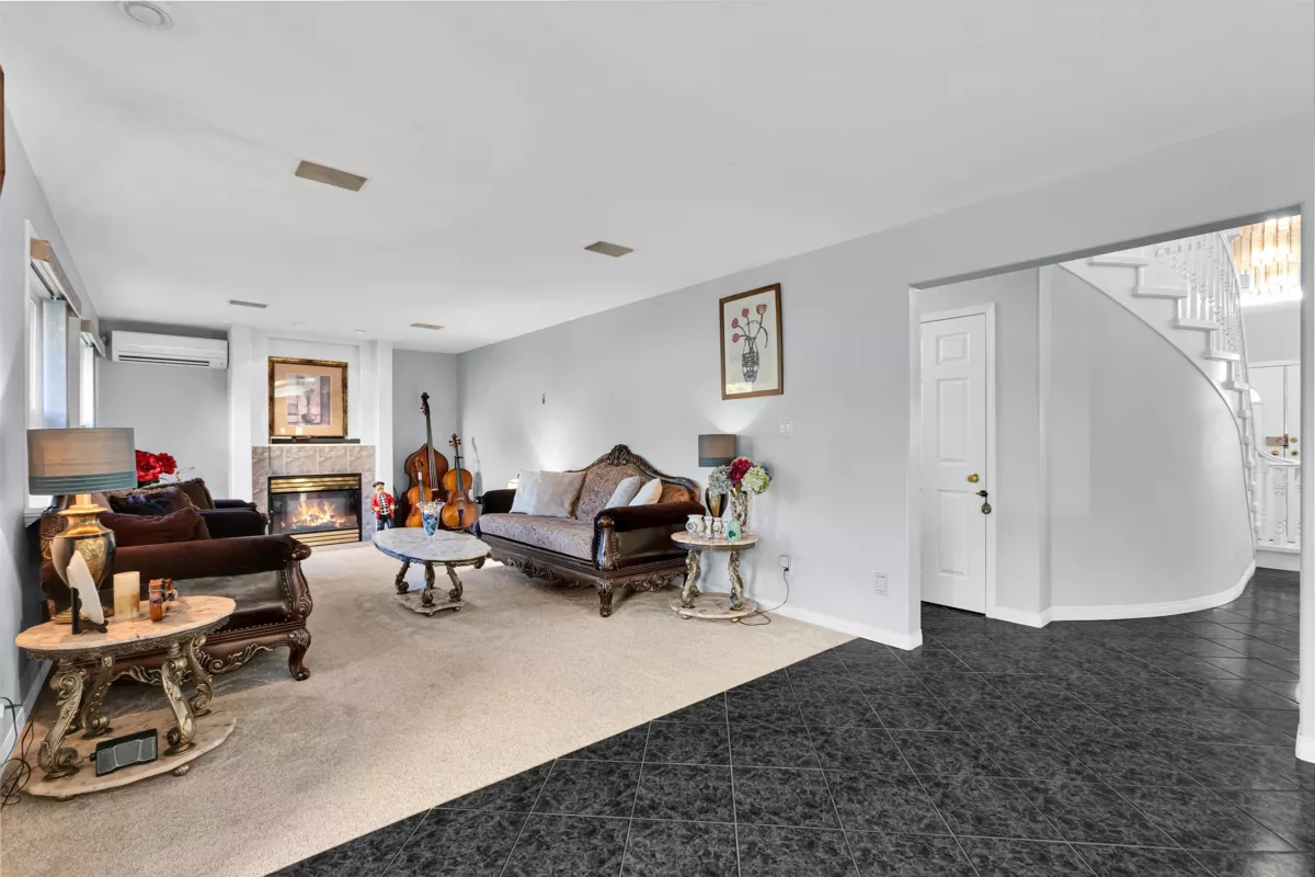 Walk-In Closet Photo of 7880 154 Street, Surrey, BC