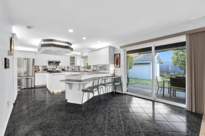 Kitchen Island Photo of 7880 154 Street, Surrey, BC