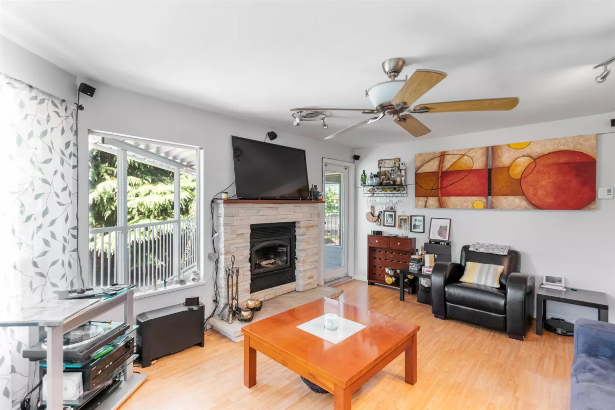 Breakfast Nook Photo of 332 St. Patricks Avenue, North Vancouver, BC