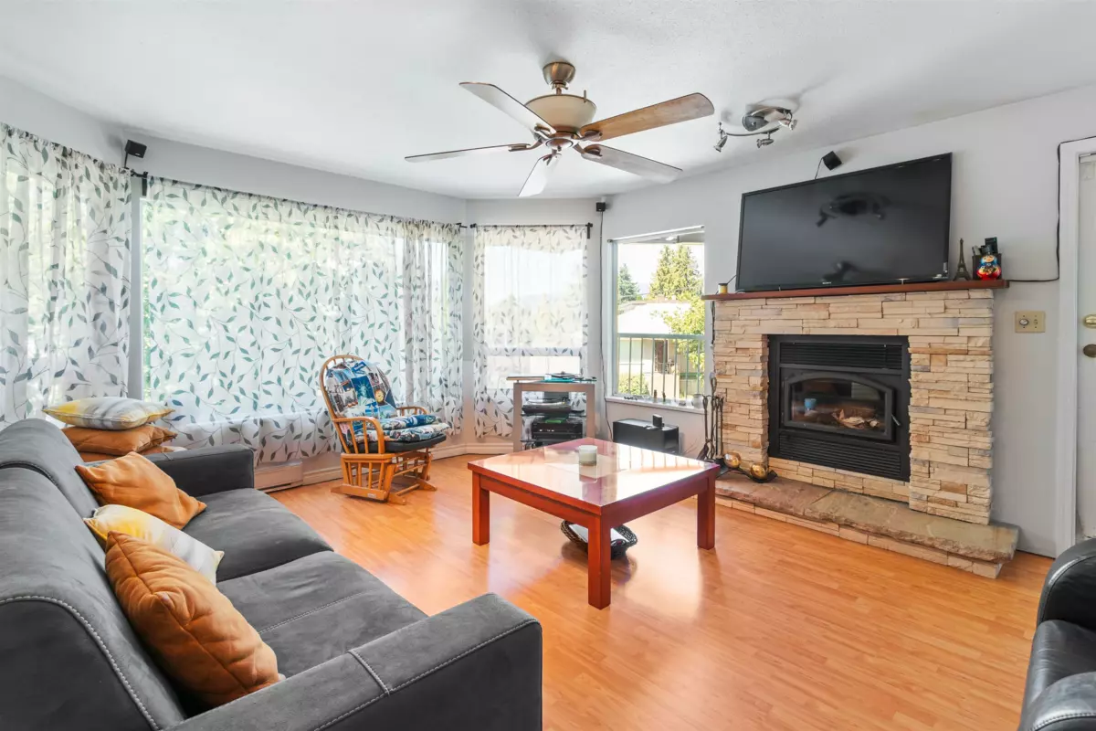 Pantry Photo of 332 St. Patricks Avenue, North Vancouver, BC