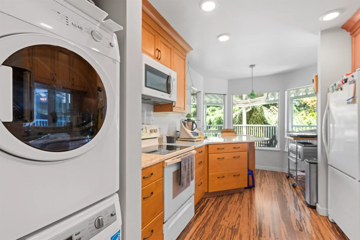 Walk-In Closet Photo of 332 St. Patricks Avenue, North Vancouver, BC