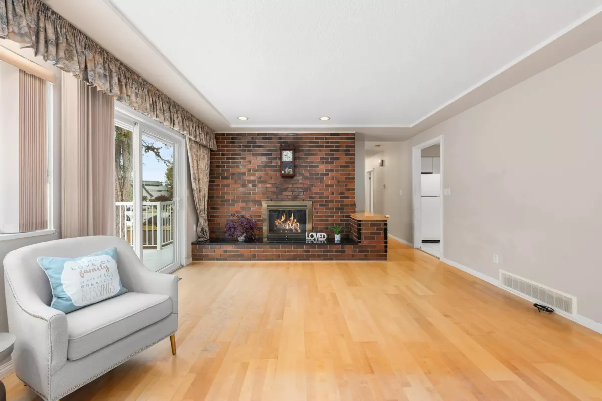 Kitchen Island Photo of 8080 Minler Road, Richmond, BC