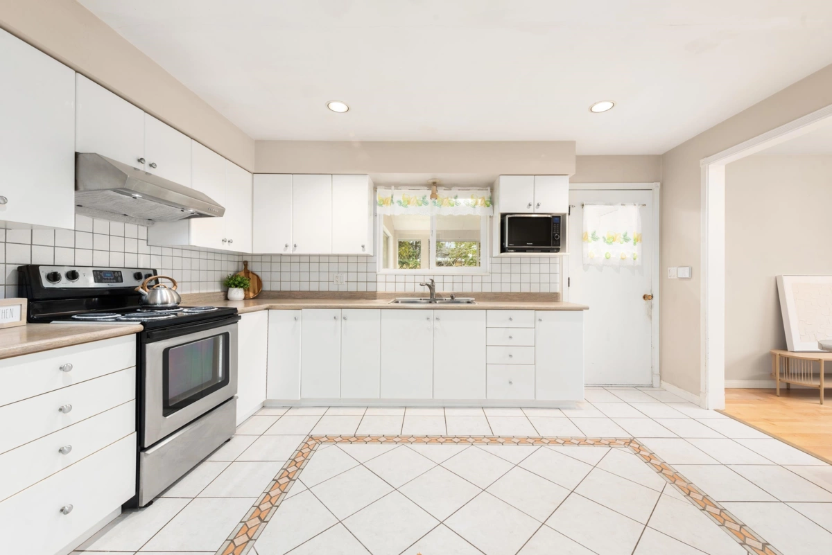 Primary Bathroom Photo of 8080 Minler Road, Richmond, BC