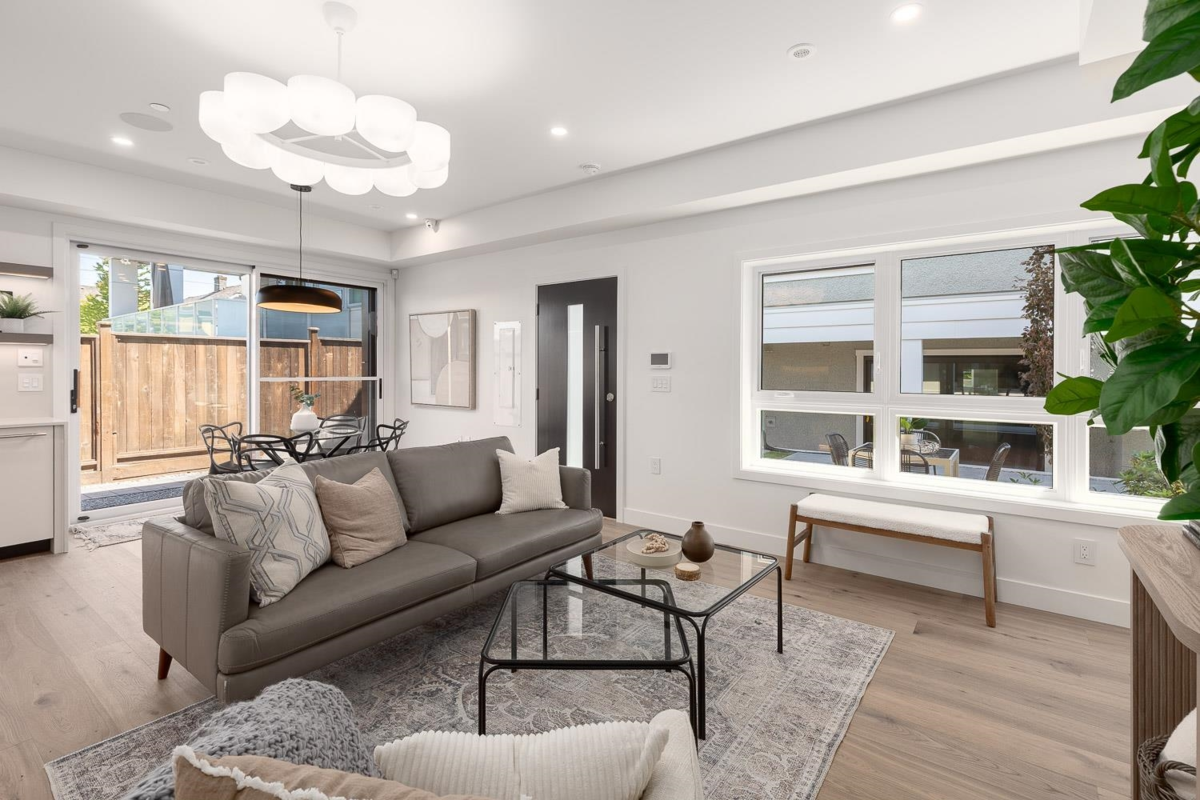 Living Room Photo of 1135 W 33rd Avenue, Vancouver, BC