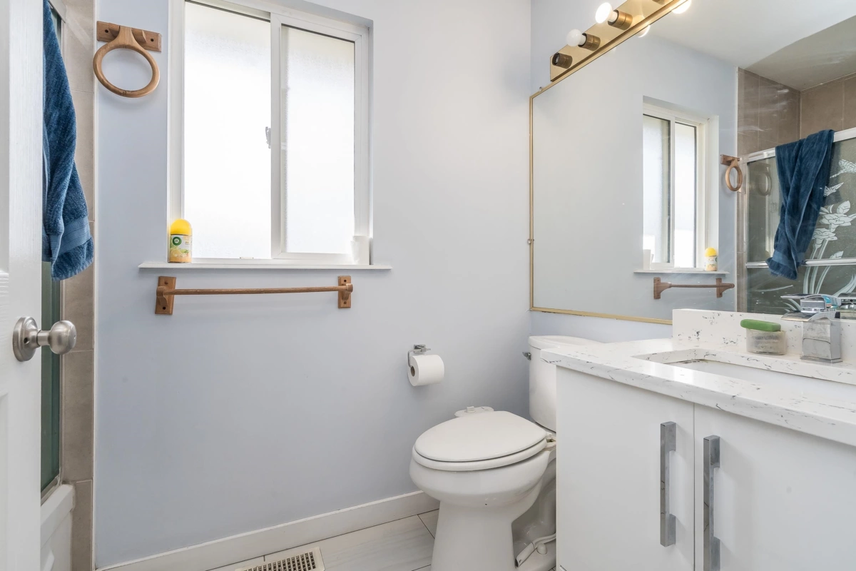 Hallway Photo of 30971 Brookdale Court, Abbotsford, BC