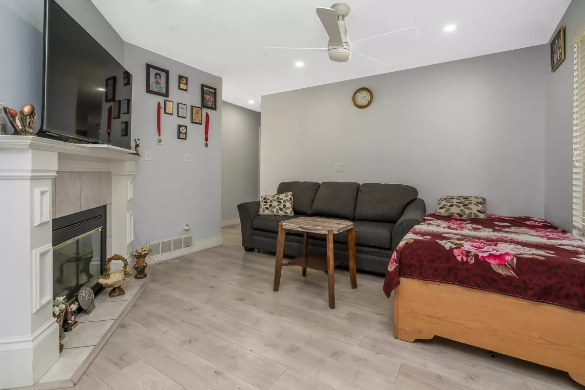 Powder Room Photo of 30971 Brookdale Court, Abbotsford, BC