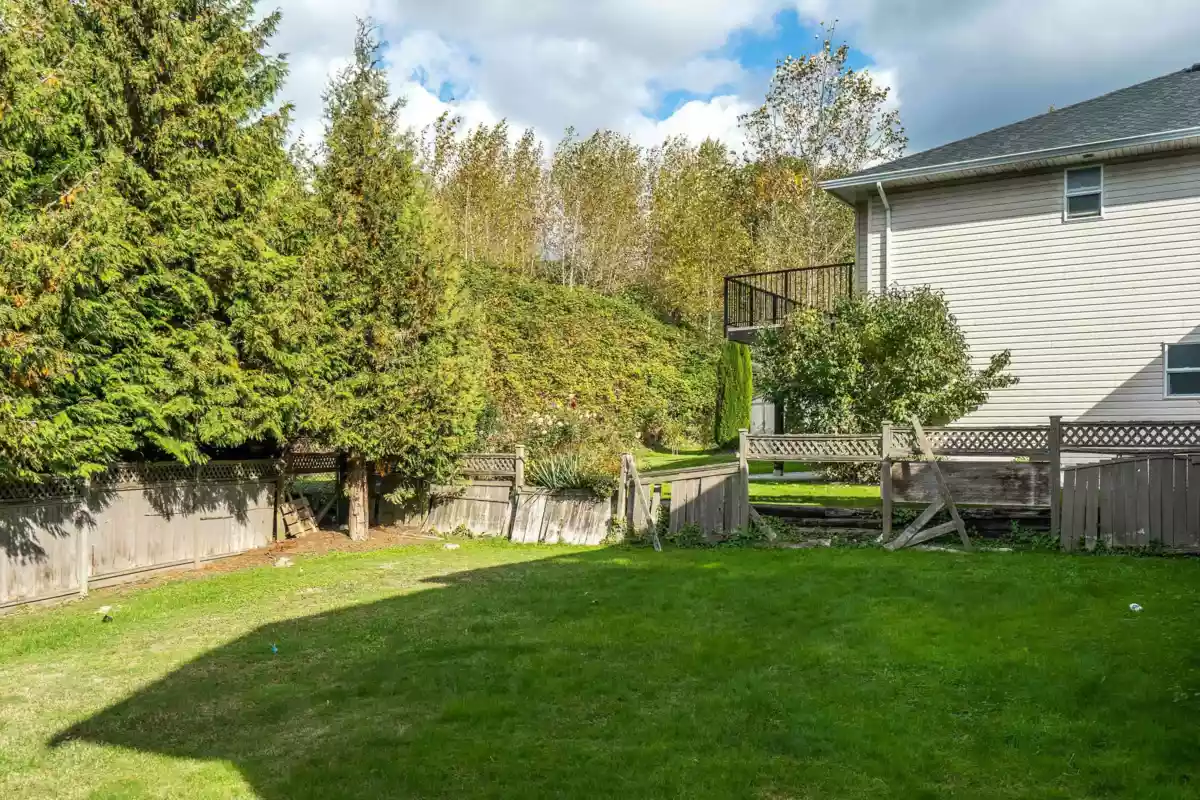 Swimming Pool Photo of 30971 Brookdale Court, Abbotsford, BC