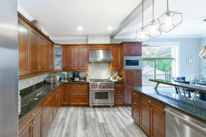 Breakfast Nook Photo of 2915 Fern Drive, Anmore, BC