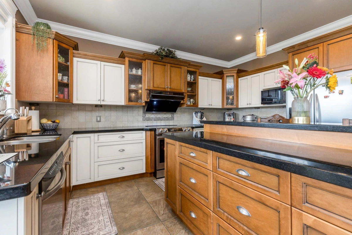 Kitchen Photo of 35566 Jade Drive, Abbotsford, BC