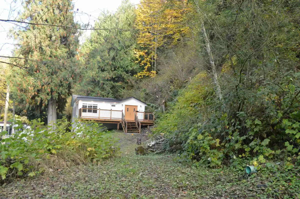 Hallway Photo of 45992 Gurney Road, Cultus Lake, BC