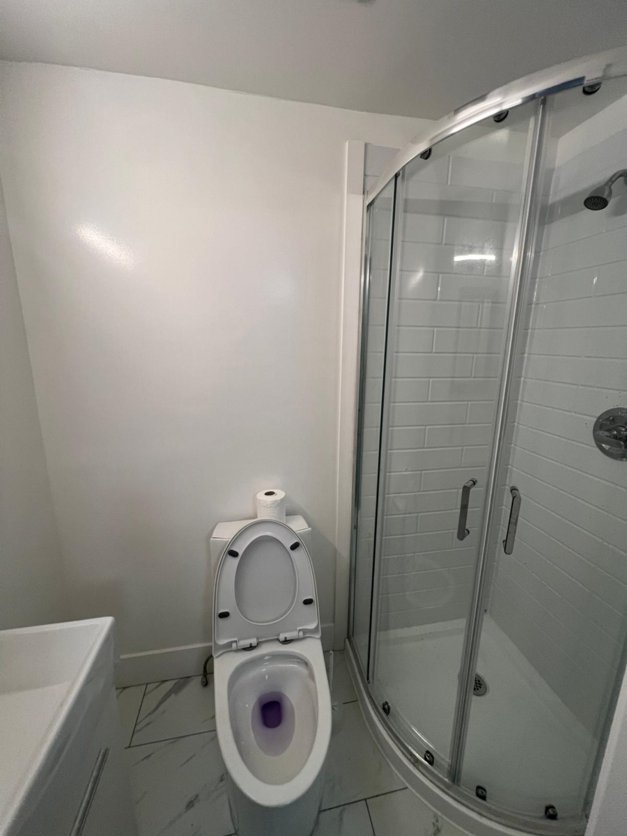 Primary Bathroom Photo of 45992 Gurney Road, Cultus Lake, BC