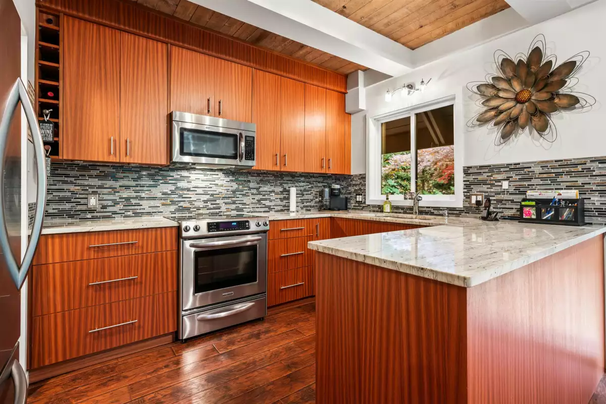 Breakfast Nook Photo of 6326 Rockwell Drive, Harrison Hot Springs, BC